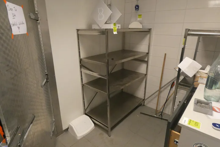 Edelstahlregal, ohne Inhalt Maße in cm ca. 123 x 63 x 166